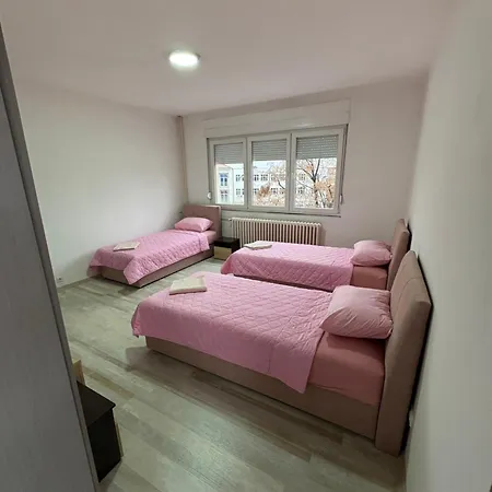 ゲストハウス Dubai Marina スコピエ