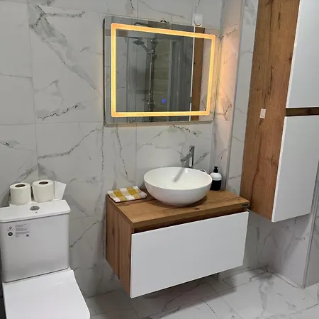 Dubai Marina * スコピエ